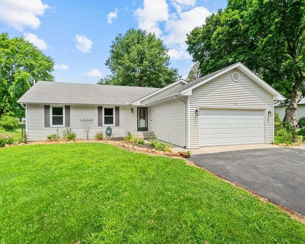 510 West Hitt Street Mount Morris IL 61054