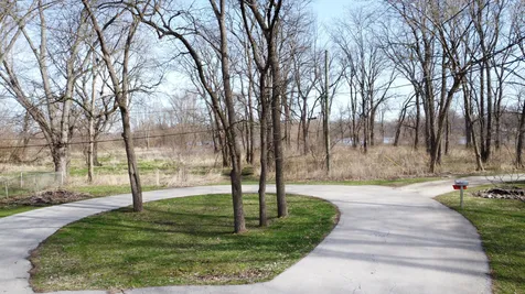 2775 East Riverview Drive Kankakee IL 60901