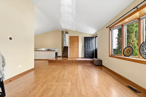 5701 Bedford Court Hanover Park IL 60133