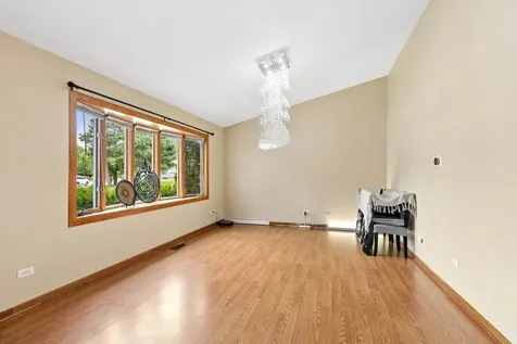 5701 Bedford Court Hanover Park IL 60133