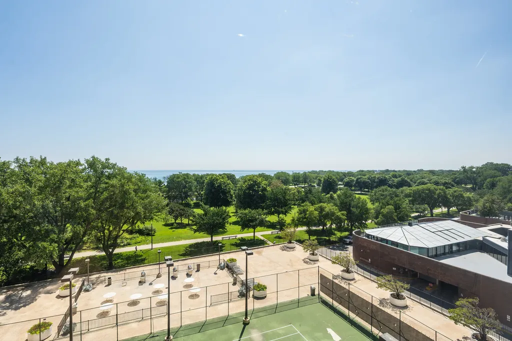 5445 North Sheridan Road Chicago IL 60640