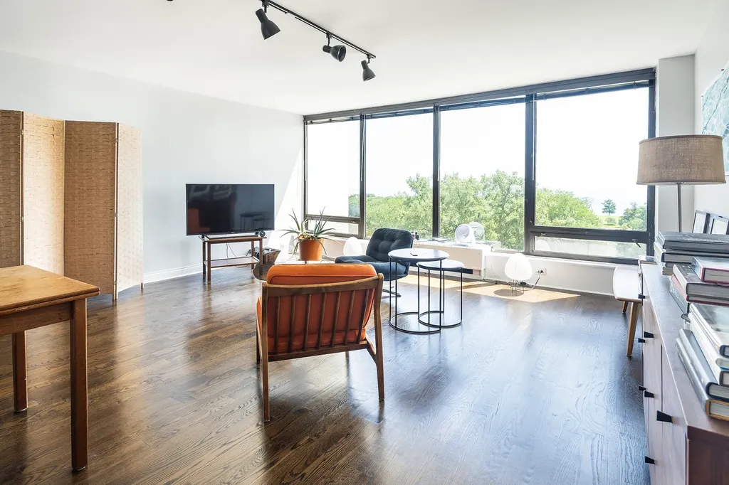 5445 North Sheridan Road Chicago IL 60640