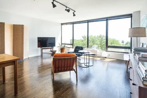 5445 North Sheridan Road Chicago IL 60640