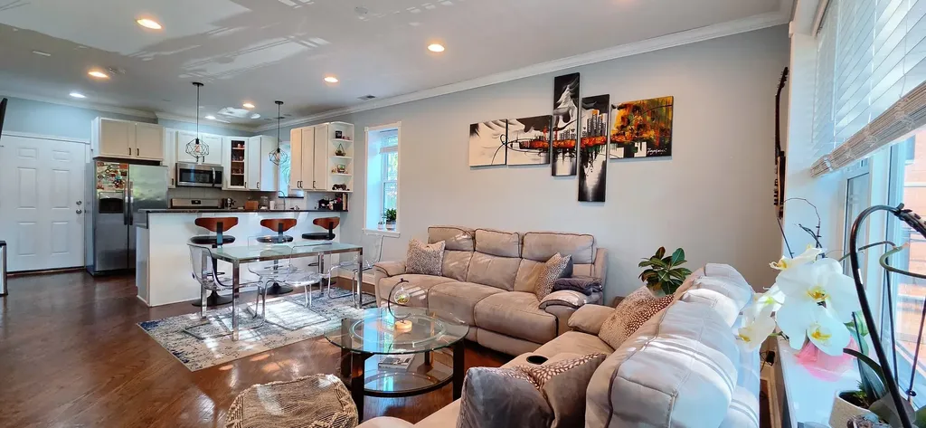 7223 North Oakley Avenue Chicago IL 60645