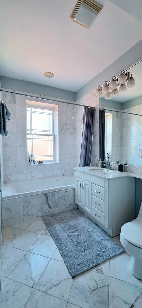 7223 North Oakley Avenue Chicago IL 60645
