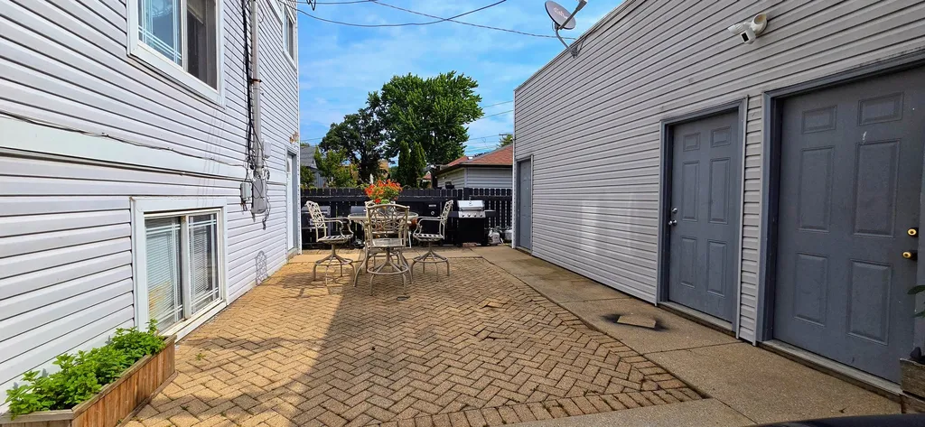 7223 North Oakley Avenue Chicago IL 60645