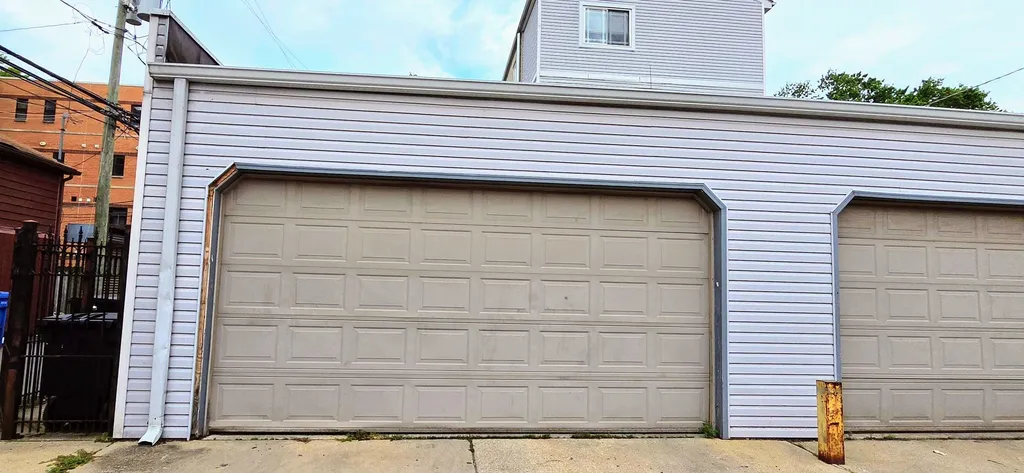 7223 North Oakley Avenue Chicago IL 60645