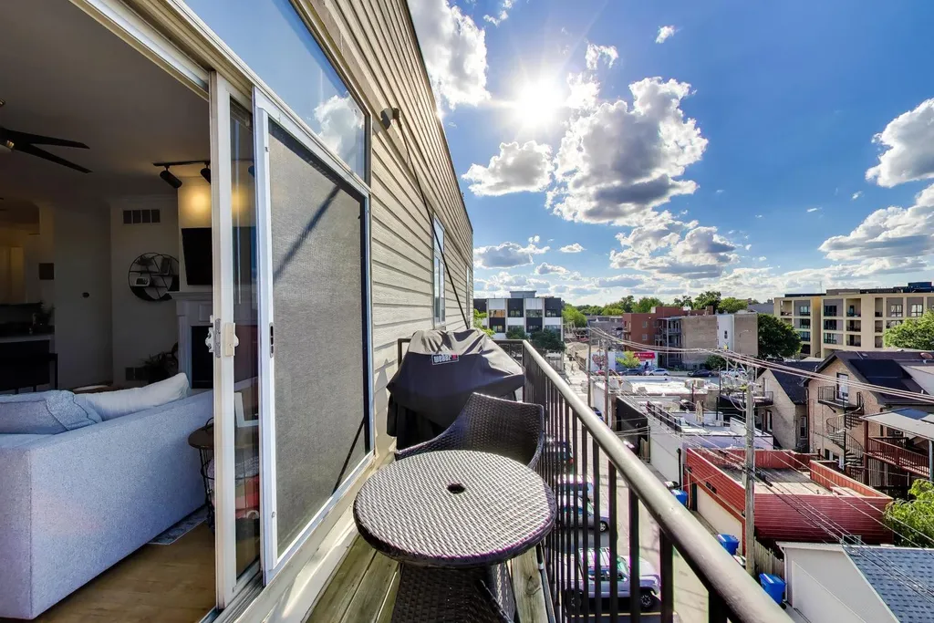 2342 West Bloomingdale Avenue Chicago IL 60647