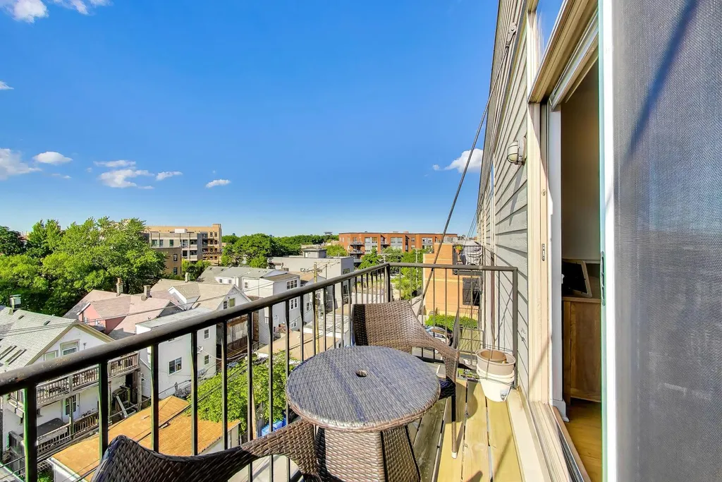 2342 West Bloomingdale Avenue Chicago IL 60647