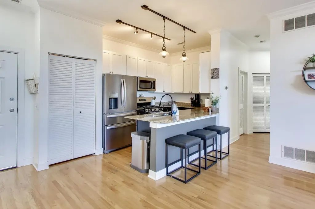 2342 West Bloomingdale Avenue Chicago IL 60647