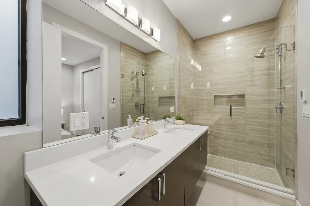 1349 North Leavitt Street Chicago IL 60622