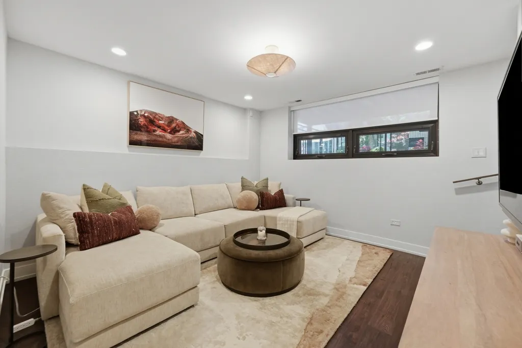 1349 North Leavitt Street Chicago IL 60622