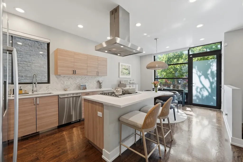1349 North Leavitt Street Chicago IL 60622