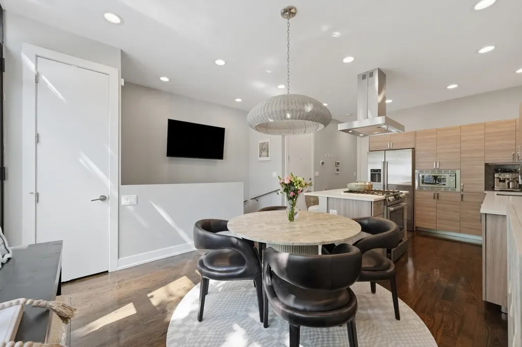 1349 North Leavitt Street Chicago IL 60622