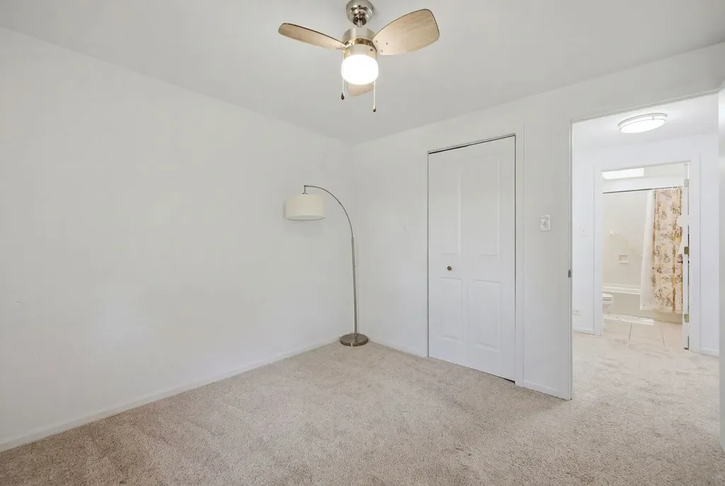1624 West Weathersfield Way Schaumburg IL 60193