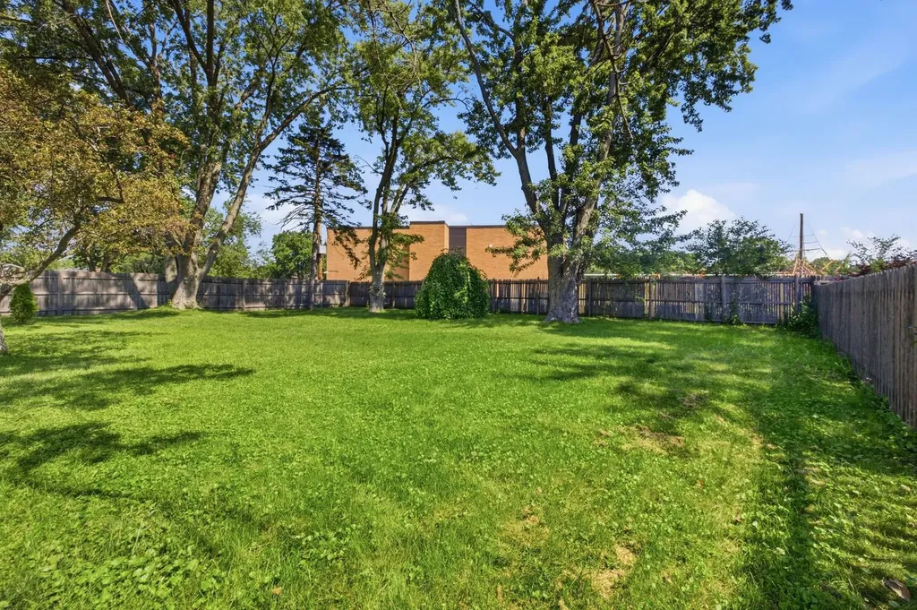 1624 West Weathersfield Way Schaumburg IL 60193