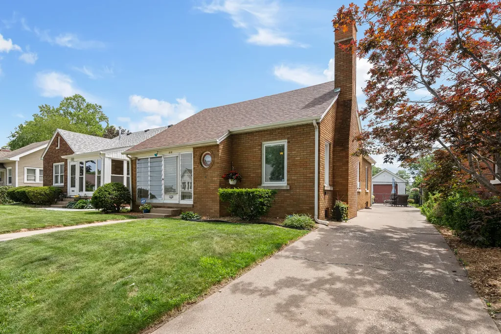 516 21ST Avenue Moline IL 61265