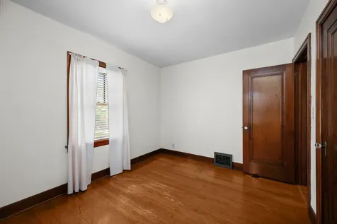 516 21ST Avenue Moline IL 61265