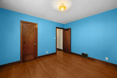 516 21ST Avenue Moline IL 61265