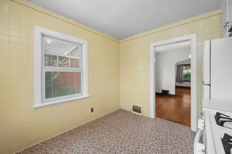 516 21ST Avenue Moline IL 61265