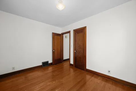 516 21ST Avenue Moline IL 61265