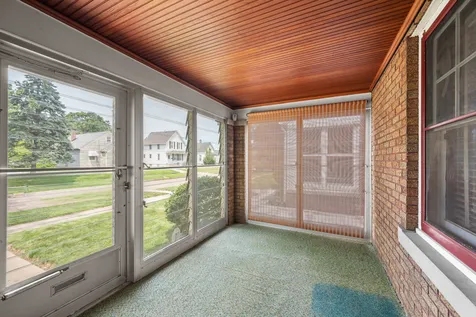 516 21ST Avenue Moline IL 61265