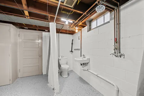 516 21ST Avenue Moline IL 61265