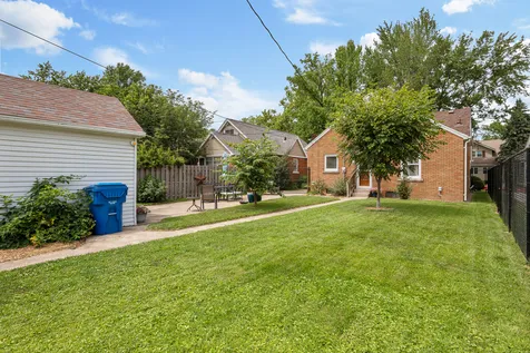 516 21ST Avenue Moline IL 61265