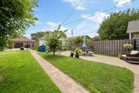 516 21ST Avenue Moline IL 61265