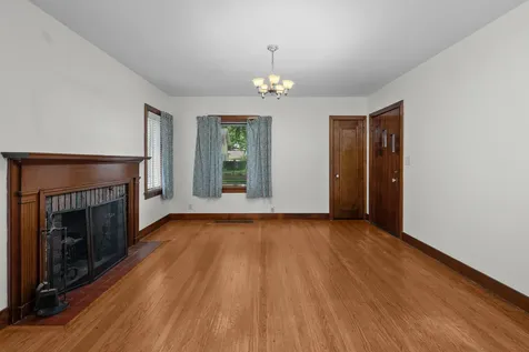 516 21ST Avenue Moline IL 61265