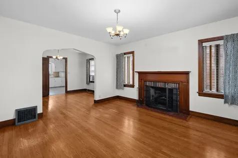 516 21ST Avenue Moline IL 61265