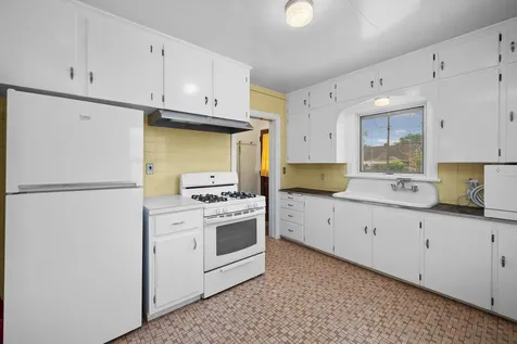 516 21ST Avenue Moline IL 61265