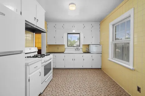 516 21ST Avenue Moline IL 61265