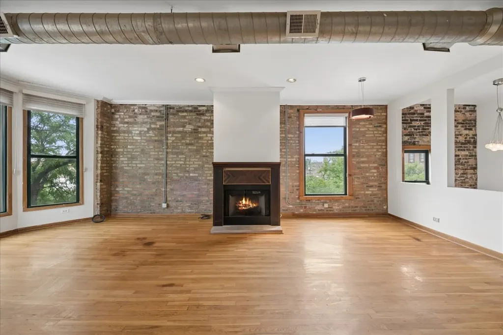 439 North Leavitt Street Chicago IL 60612