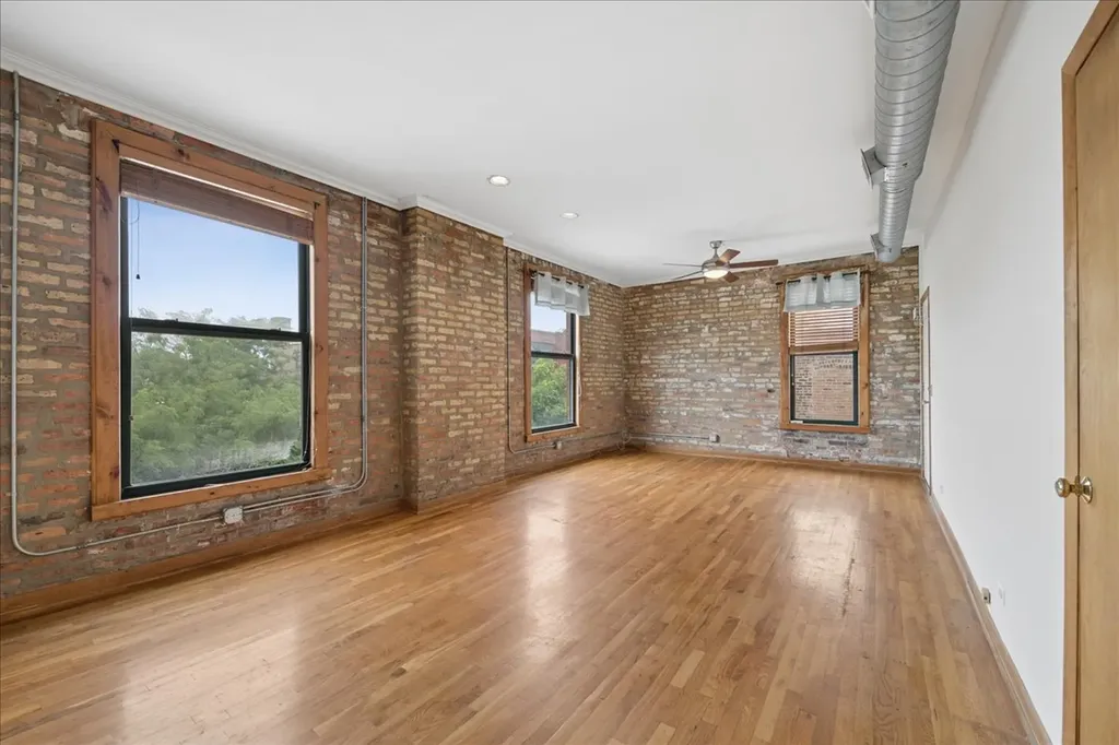 439 North Leavitt Street Chicago IL 60612