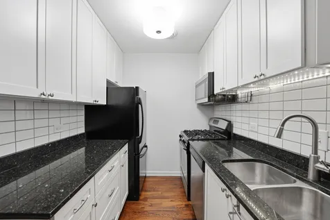 1030 West Byron Street Chicago IL 60613