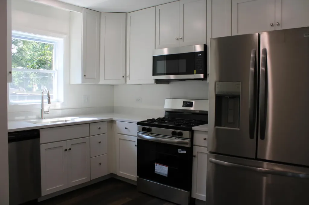 1052 West 111th Place Chicago IL 60643