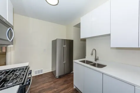 56 West 76th Street Chicago IL 60620