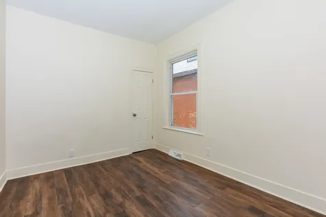 56 West 76th Street Chicago IL 60620