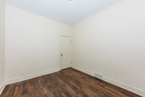 56 West 76th Street Chicago IL 60620