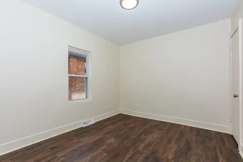 56 West 76th Street Chicago IL 60620