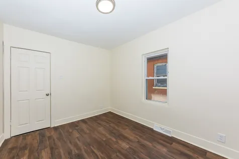 56 West 76th Street Chicago IL 60620