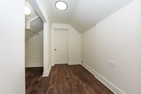 56 West 76th Street Chicago IL 60620