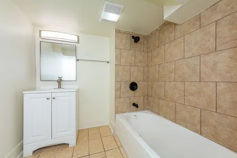56 West 76th Street Chicago IL 60620