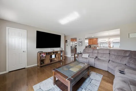 13111 Fairway Drive Crestwood IL 60418