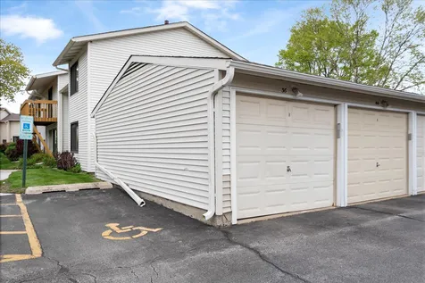 36 Constitution Court Vernon Hills IL 60061