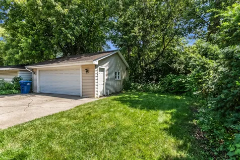 232 Thelin Court Wilmette IL 60091