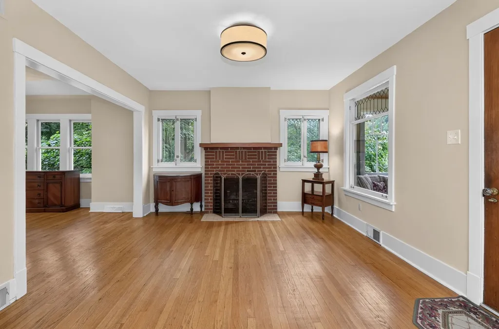 2 South Stough Street Hinsdale IL 60521