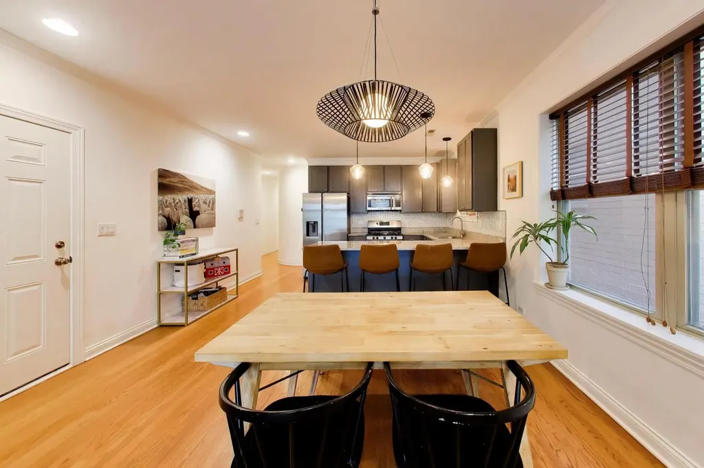 1935 North Sawyer Avenue Chicago IL 60647