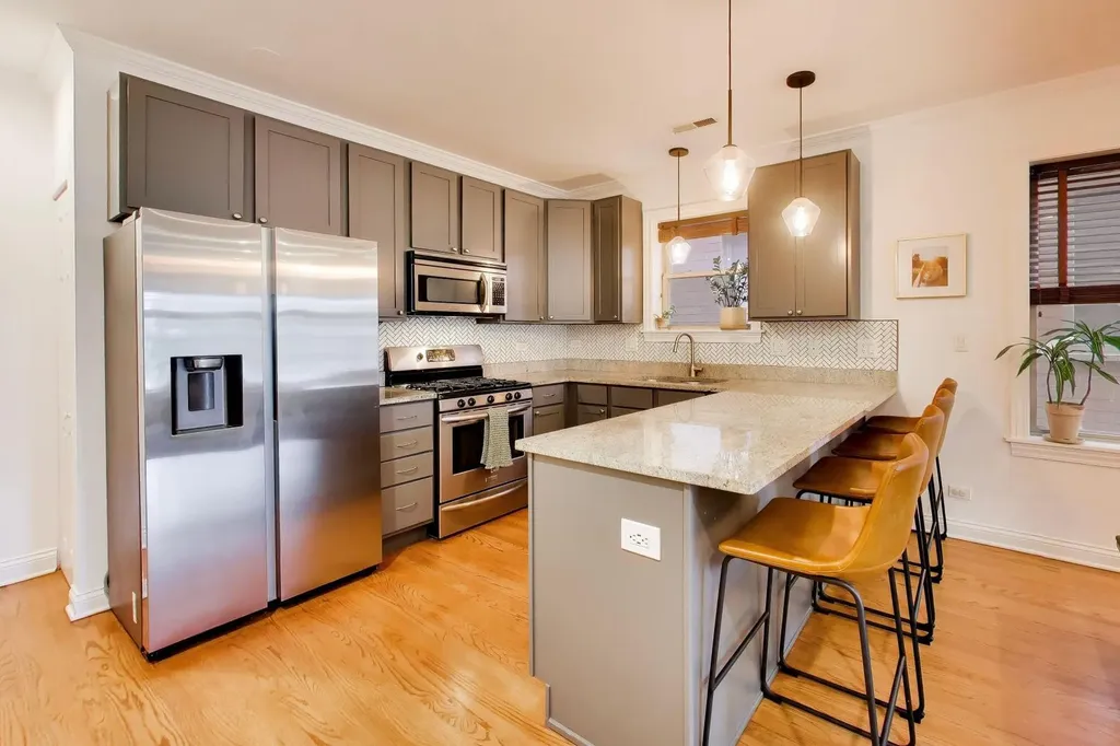 1935 North Sawyer Avenue Chicago IL 60647